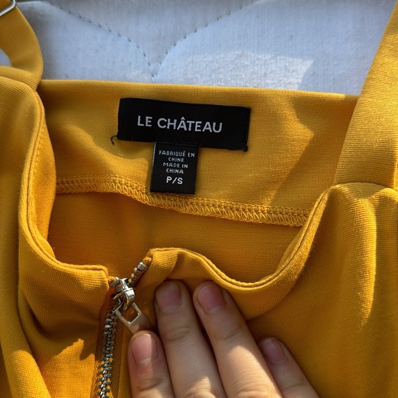 Mustard 🍁 fall top size small le chateau - Picture 3 of 4